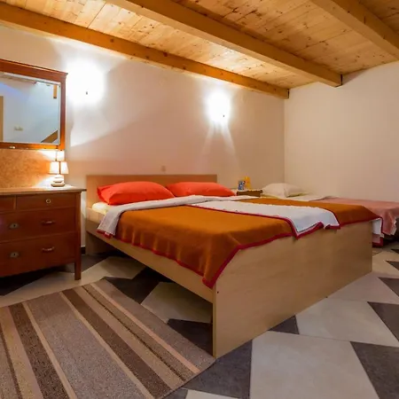 Jelicic C Case de vacanță